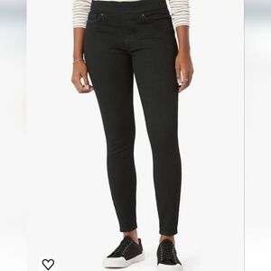 Levi's Signature Black Totally Shaping Pull-on Skinny Jeans 10